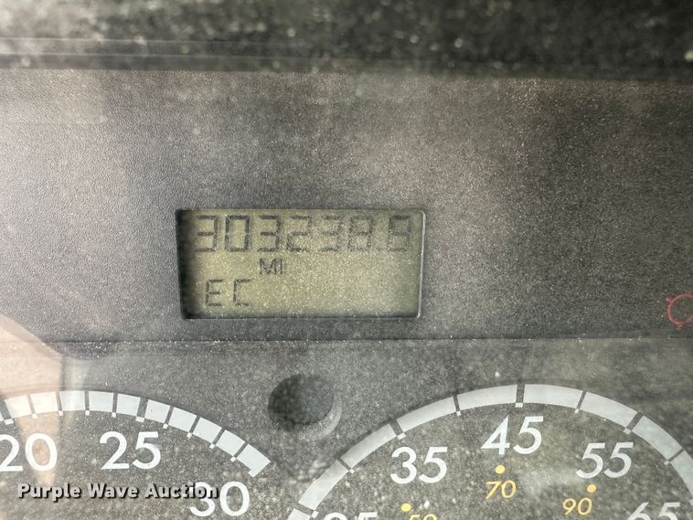 image for item LT9209 2005 Sterling L9500  feed delivery truck