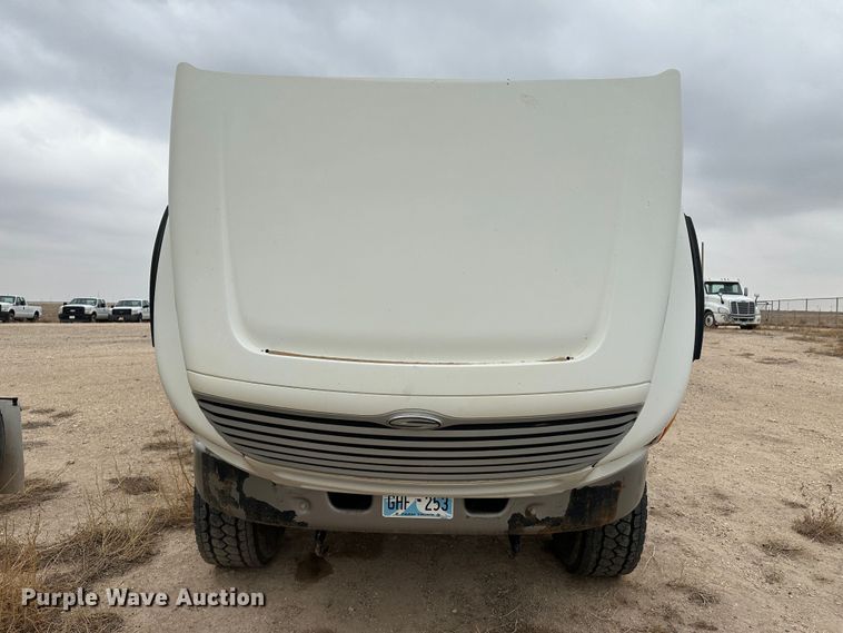 image for item LT9209 2005 Sterling L9500  feed delivery truck