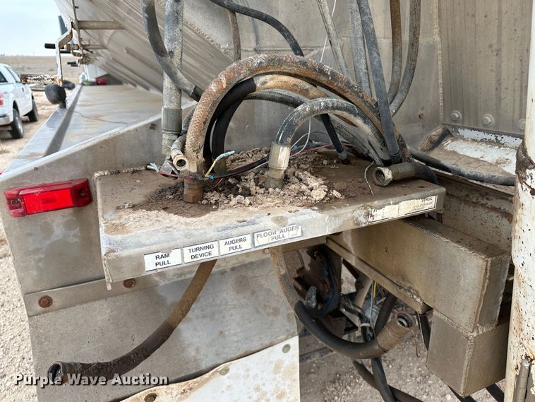 image for item LT9209 2005 Sterling L9500  feed delivery truck