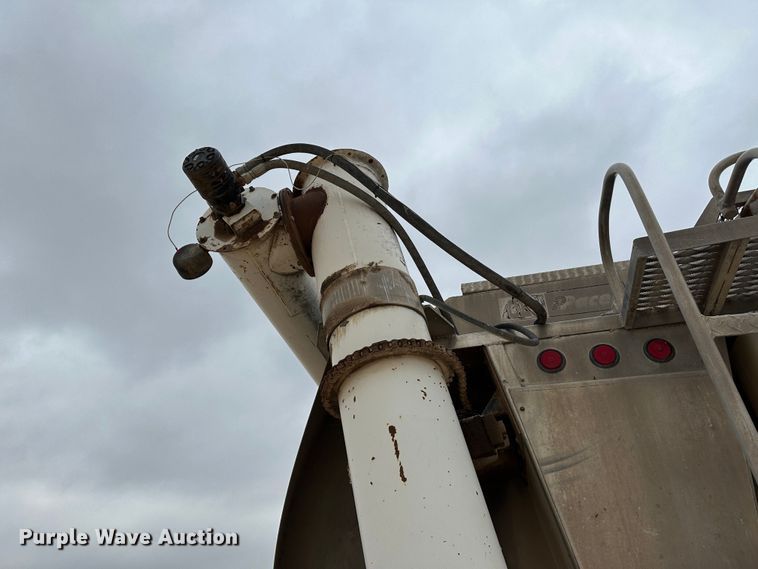 image for item LT9209 2005 Sterling L9500  feed delivery truck