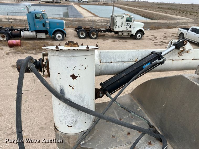 image for item LT9209 2005 Sterling L9500  feed delivery truck