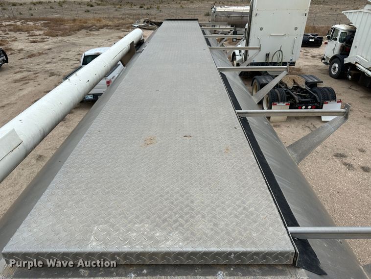 image for item LT9209 2005 Sterling L9500  feed delivery truck