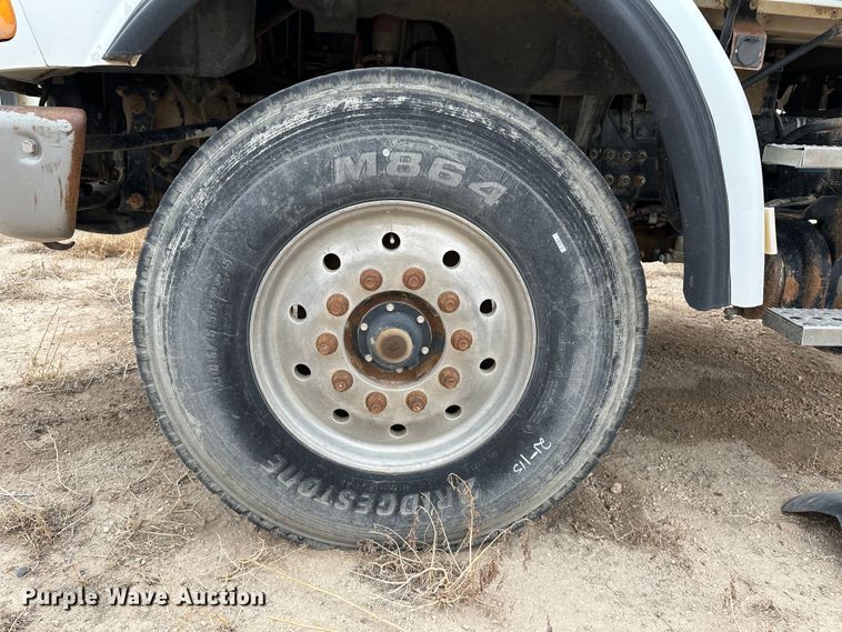 image for item LT9209 2005 Sterling L9500  feed delivery truck