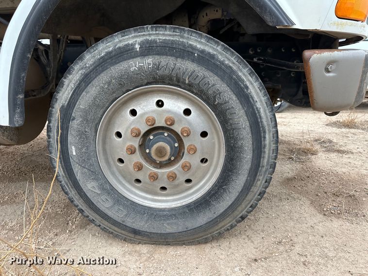 image for item LT9209 2005 Sterling L9500  feed delivery truck