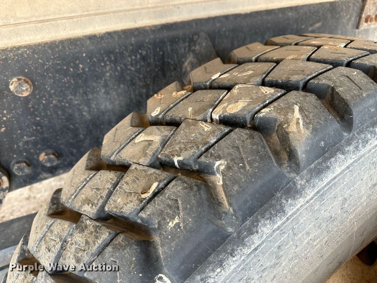 image for item LT9209 2005 Sterling L9500  feed delivery truck