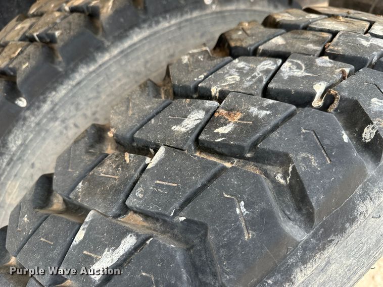 image for item LT9209 2005 Sterling L9500  feed delivery truck