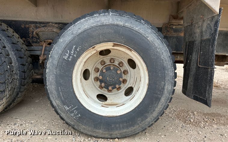 image for item LT9209 2005 Sterling L9500  feed delivery truck