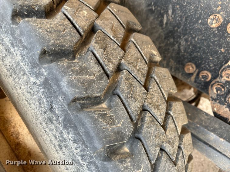 image for item LT9209 2005 Sterling L9500  feed delivery truck