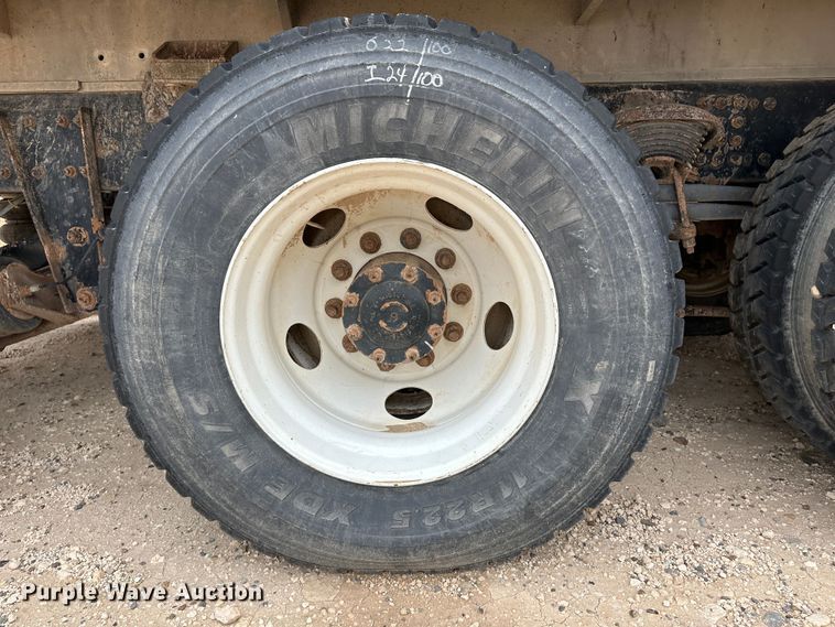 image for item LT9209 2005 Sterling L9500  feed delivery truck