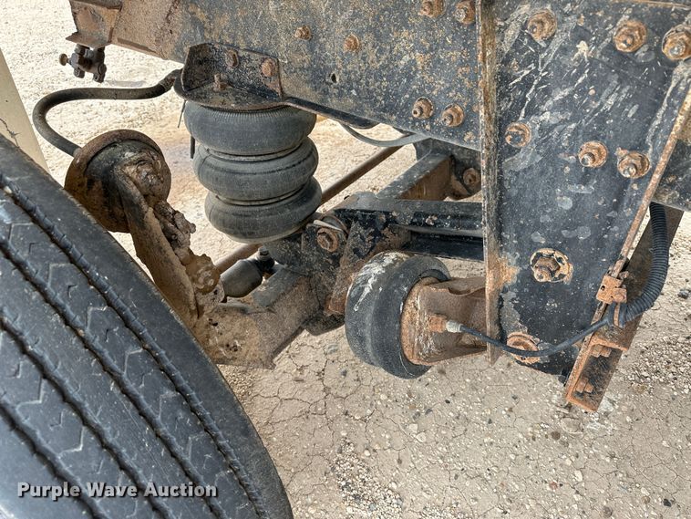 image for item LT9209 2005 Sterling L9500  feed delivery truck