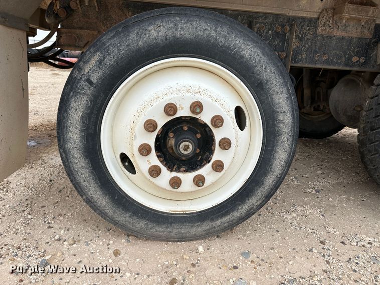 image for item LT9209 2005 Sterling L9500  feed delivery truck