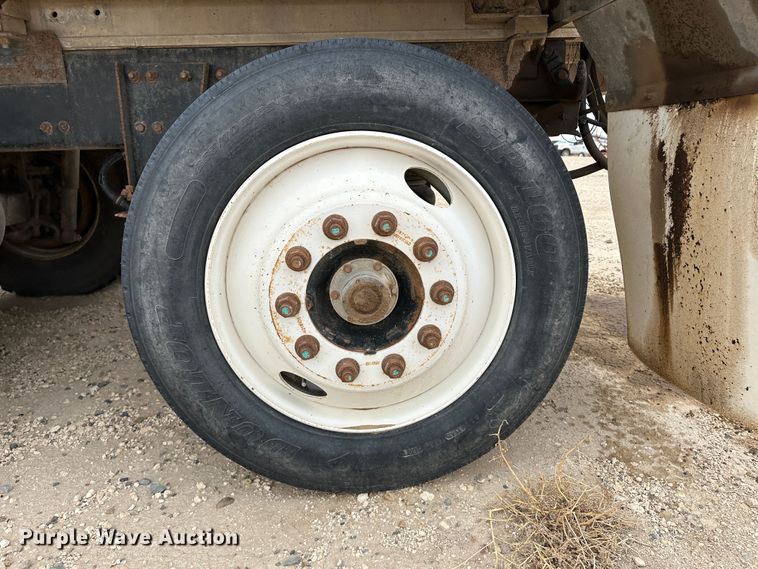 image for item LT9209 2005 Sterling L9500  feed delivery truck