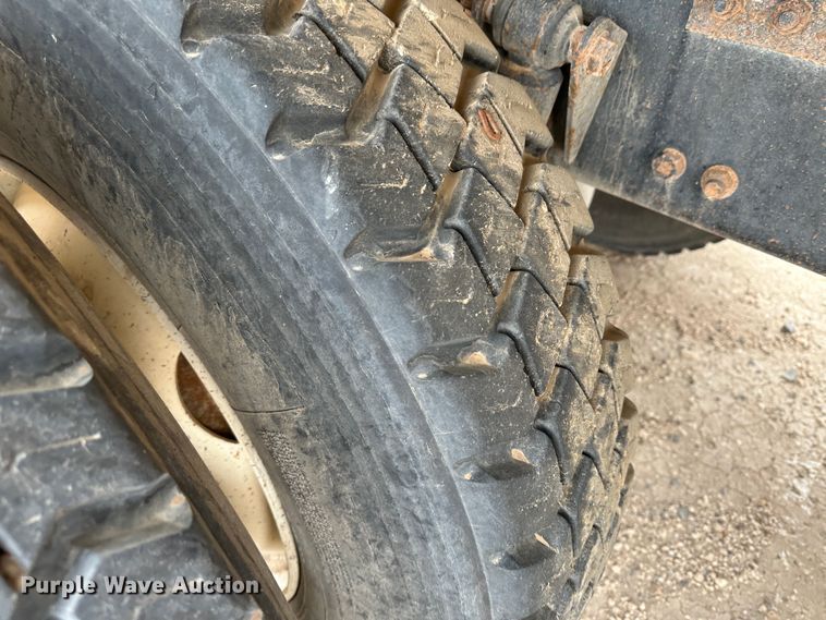 image for item LT9209 2005 Sterling L9500  feed delivery truck