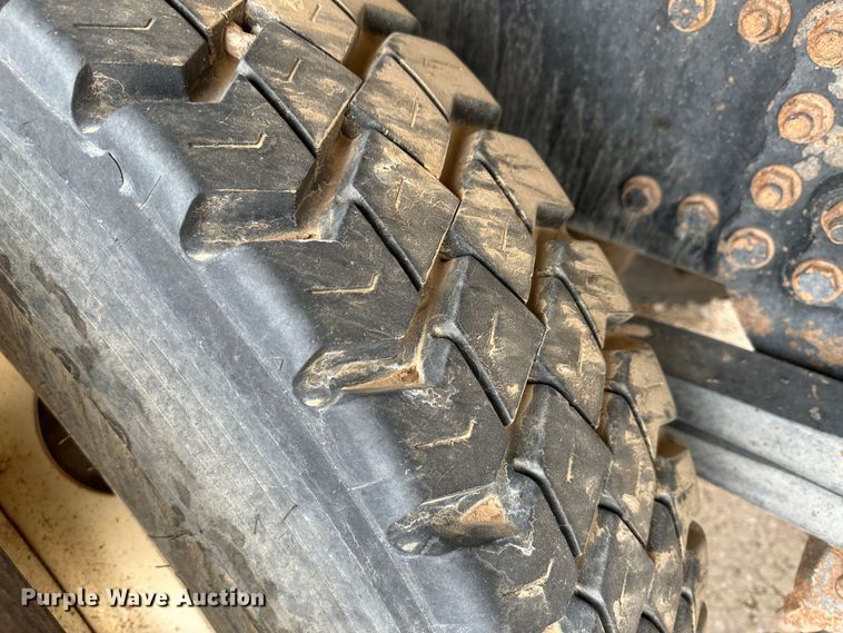 image for item LT9209 2005 Sterling L9500  feed delivery truck