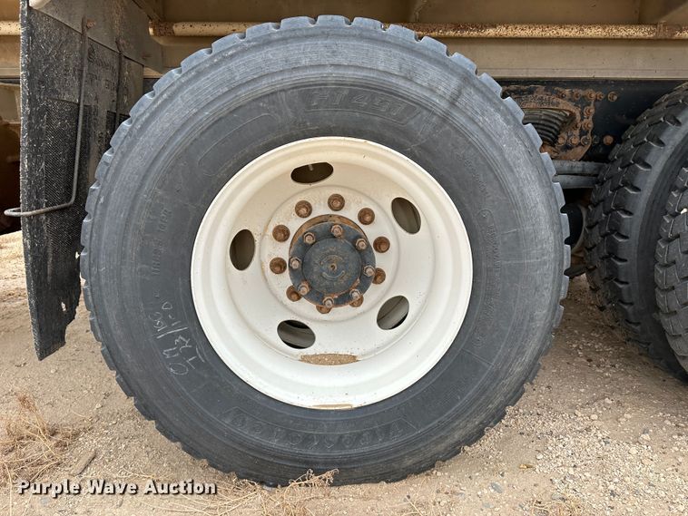 image for item LT9209 2005 Sterling L9500  feed delivery truck