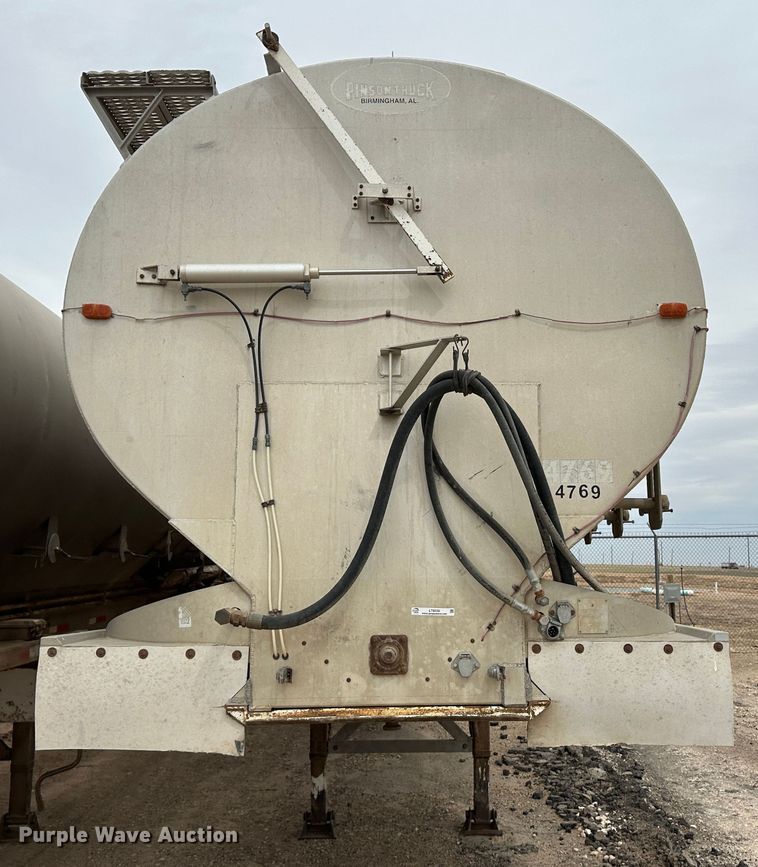 image for item LT9225 2003 Pinson AA8/D298FRD7AAA  feed delivery trailer