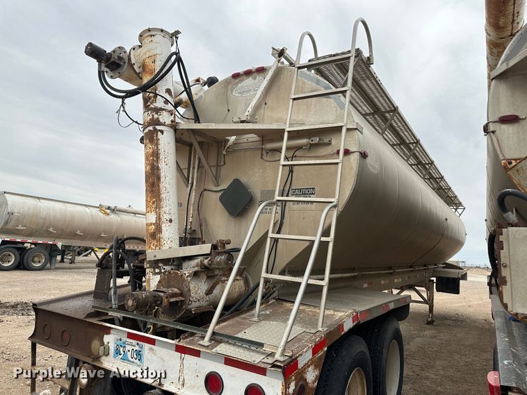 image for item LT9225 2003 Pinson AA8/D298FRD7AAA  feed delivery trailer