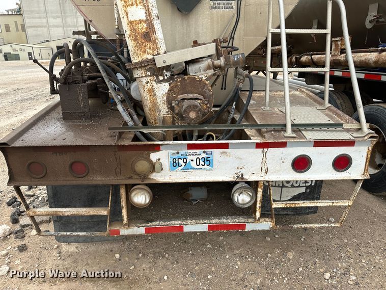 image for item LT9225 2003 Pinson AA8/D298FRD7AAA  feed delivery trailer