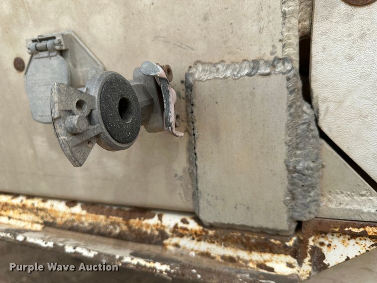 image for item LT9225 2003 Pinson AA8/D298FRD7AAA  feed delivery trailer