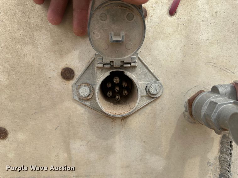 image for item LT9225 2003 Pinson AA8/D298FRD7AAA  feed delivery trailer