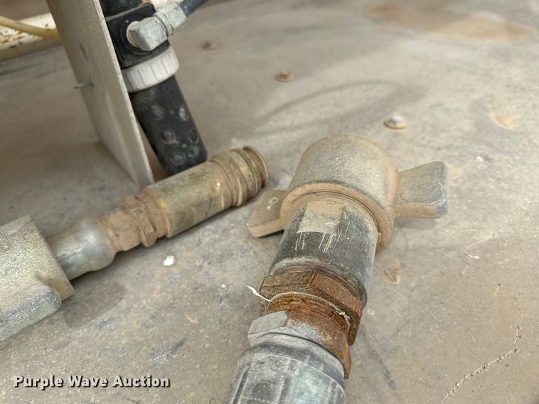 image for item LT9225 2003 Pinson AA8/D298FRD7AAA  feed delivery trailer