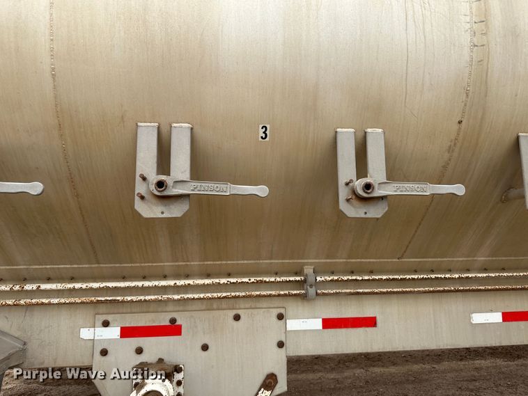 image for item LT9225 2003 Pinson AA8/D298FRD7AAA  feed delivery trailer