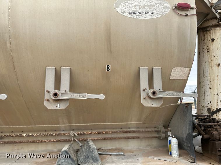 image for item LT9225 2003 Pinson AA8/D298FRD7AAA  feed delivery trailer