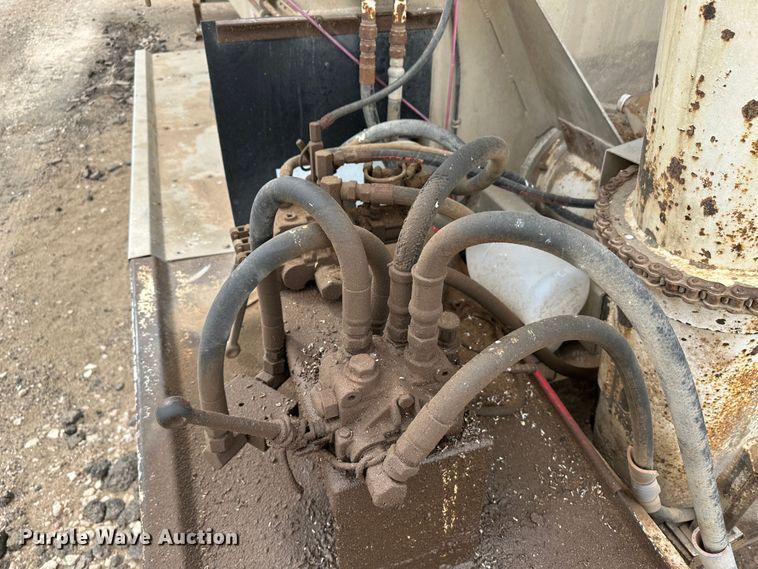 image for item LT9225 2003 Pinson AA8/D298FRD7AAA  feed delivery trailer