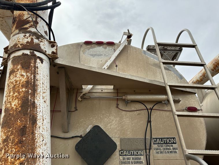 image for item LT9225 2003 Pinson AA8/D298FRD7AAA  feed delivery trailer