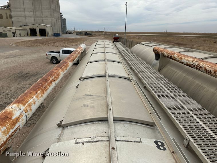 image for item LT9225 2003 Pinson AA8/D298FRD7AAA  feed delivery trailer