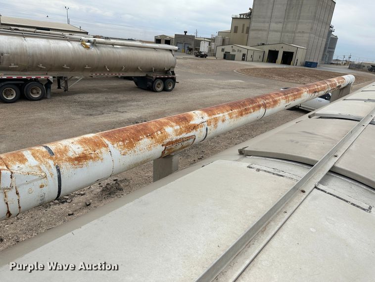 image for item LT9225 2003 Pinson AA8/D298FRD7AAA  feed delivery trailer