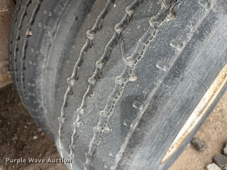 image for item LT9225 2003 Pinson AA8/D298FRD7AAA  feed delivery trailer