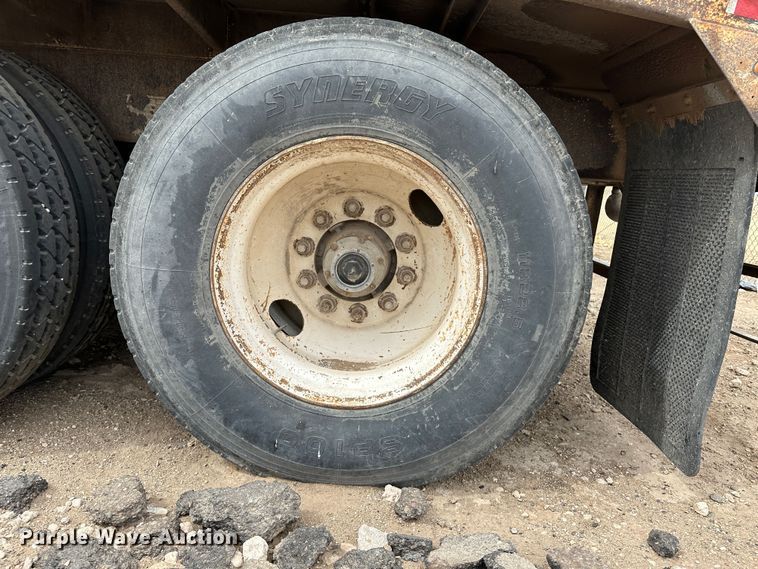 image for item LT9225 2003 Pinson AA8/D298FRD7AAA  feed delivery trailer