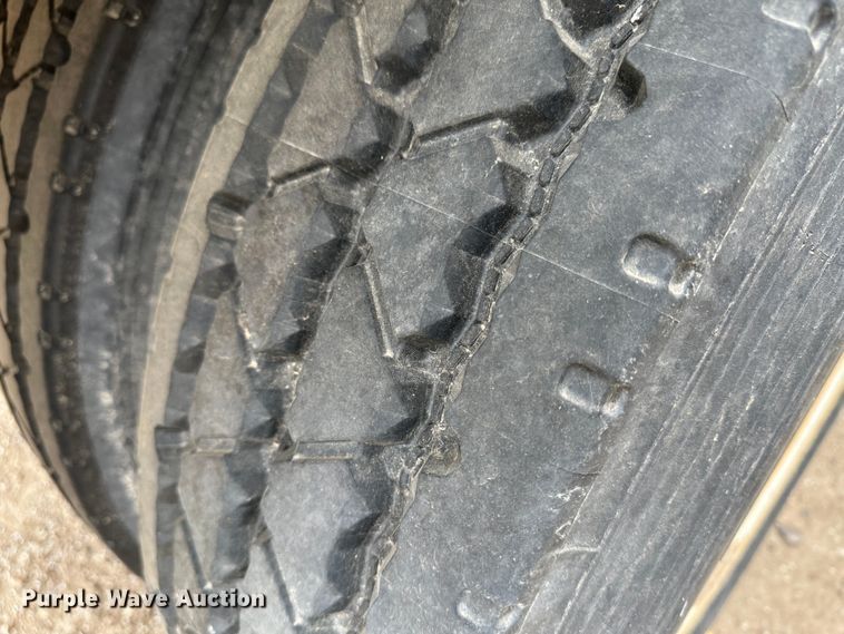 image for item LT9225 2003 Pinson AA8/D298FRD7AAA  feed delivery trailer