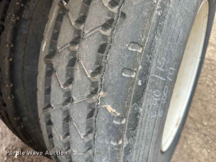 image for item LT9225 2003 Pinson AA8/D298FRD7AAA  feed delivery trailer