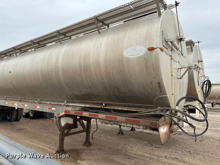 image for item LT9226 1999 Pinson AA84V258FRD7A7AP/U  feed delivery trailer