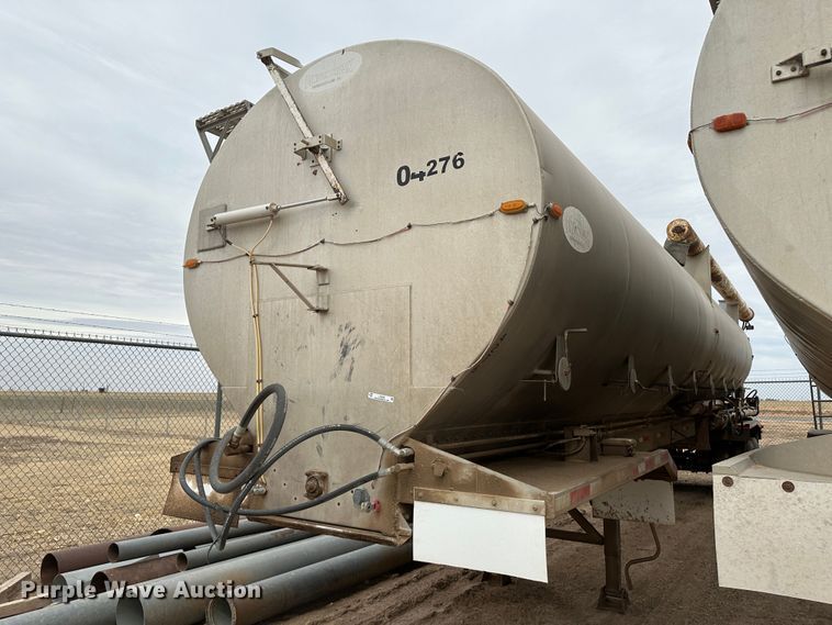 image for item LT9226 1999 Pinson AA84V258FRD7A7AP/U  feed delivery trailer