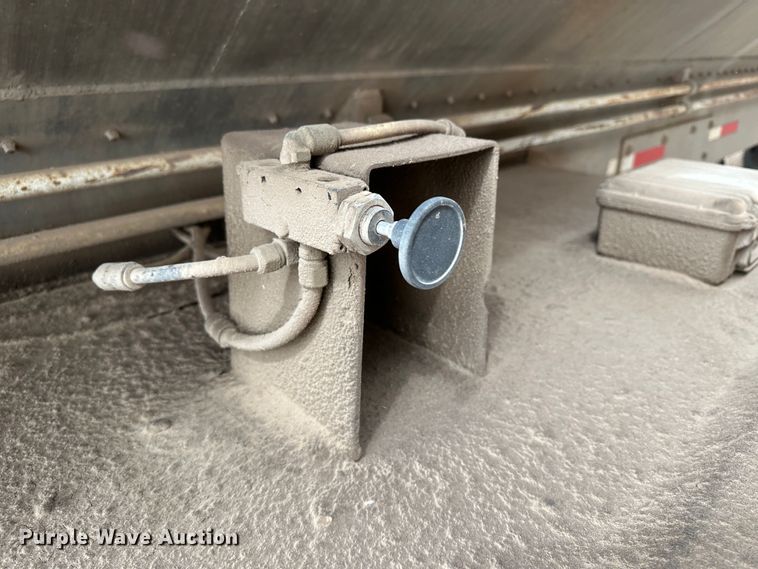 image for item LT9226 1999 Pinson AA84V258FRD7A7AP/U  feed delivery trailer