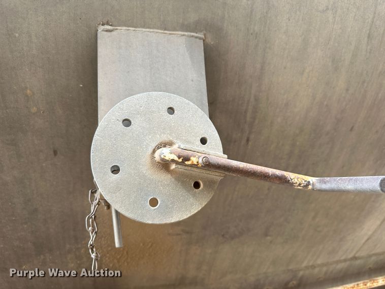 image for item LT9226 1999 Pinson AA84V258FRD7A7AP/U  feed delivery trailer