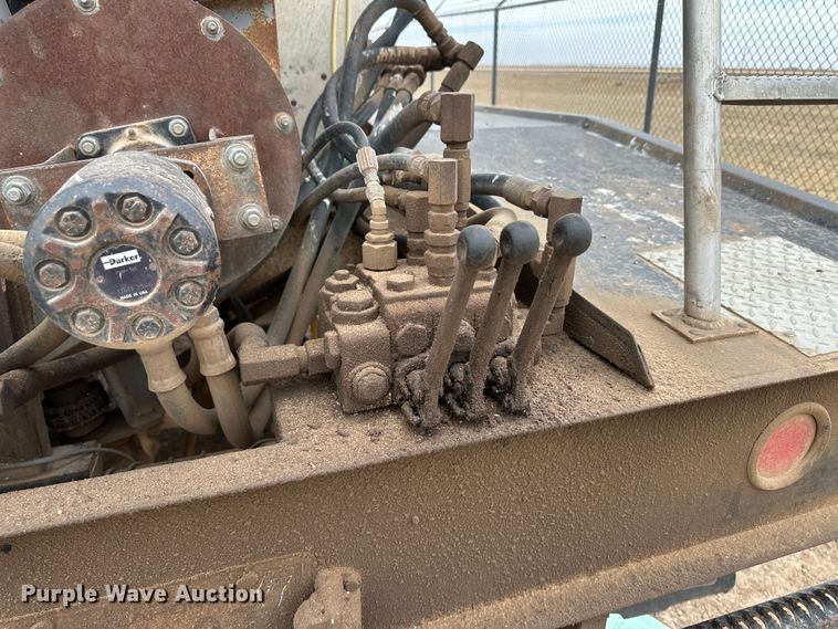 image for item LT9226 1999 Pinson AA84V258FRD7A7AP/U  feed delivery trailer