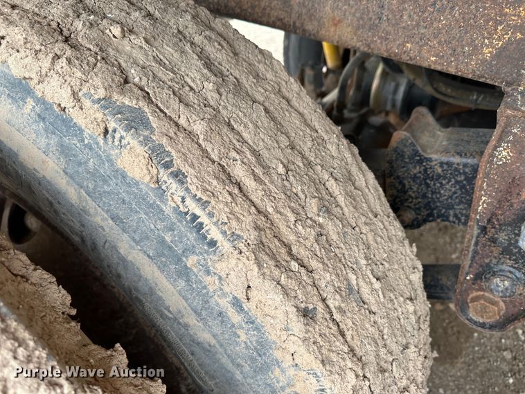 image for item LT9226 1999 Pinson AA84V258FRD7A7AP/U  feed delivery trailer