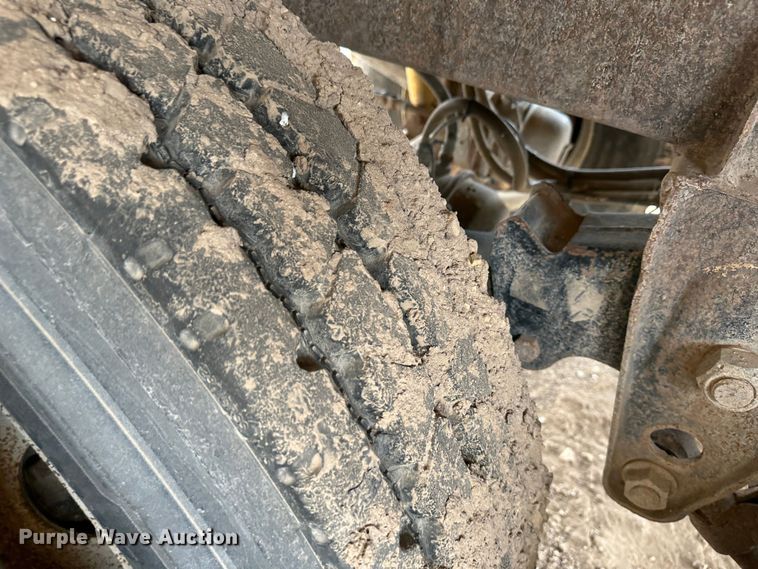 image for item LT9226 1999 Pinson AA84V258FRD7A7AP/U  feed delivery trailer