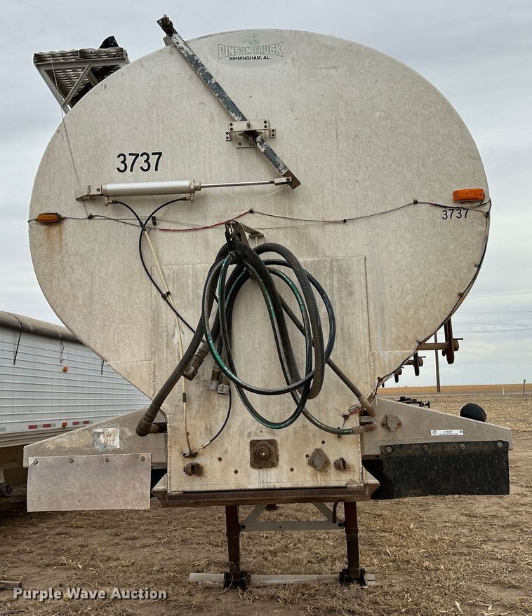 image for item LT9227 2005 Pinson  feed delivery trailer