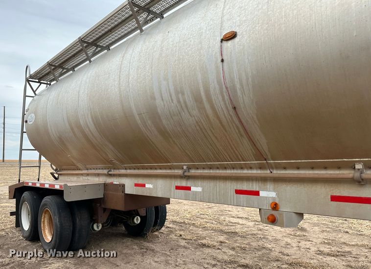 image for item LT9227 2005 Pinson  feed delivery trailer