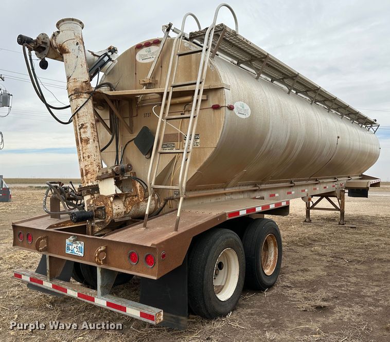 image for item LT9227 2005 Pinson  feed delivery trailer