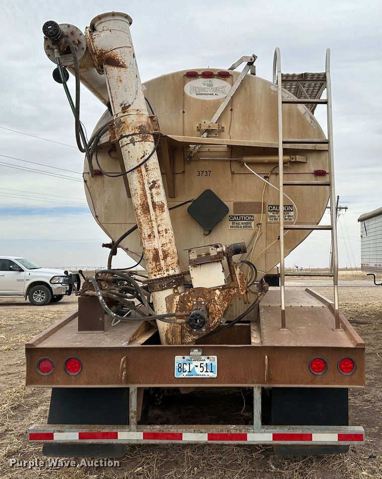 image for item LT9227 2005 Pinson  feed delivery trailer