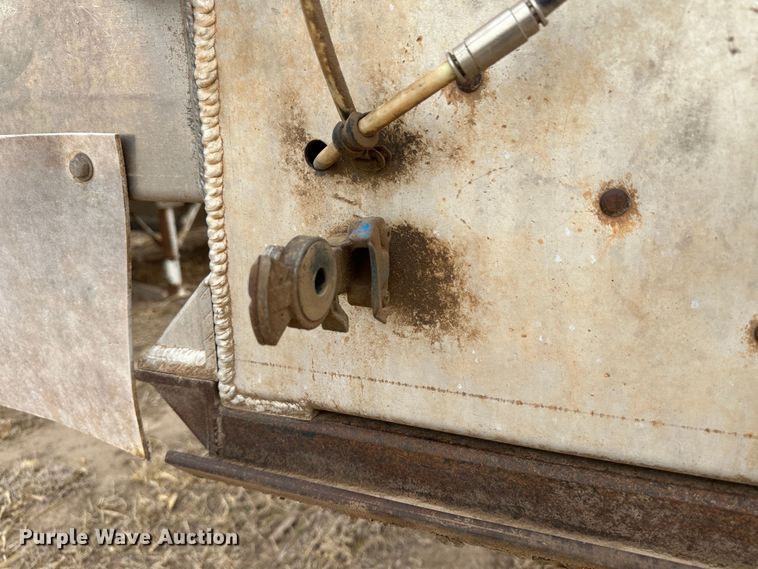 image for item LT9227 2005 Pinson  feed delivery trailer