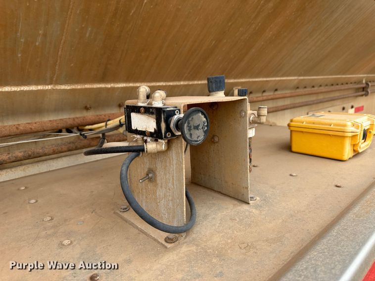 image for item LT9227 2005 Pinson  feed delivery trailer