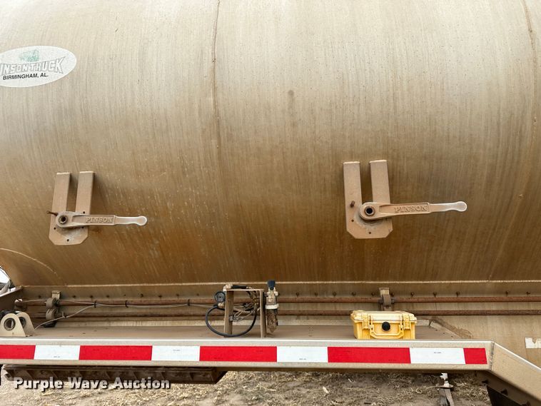 image for item LT9227 2005 Pinson  feed delivery trailer