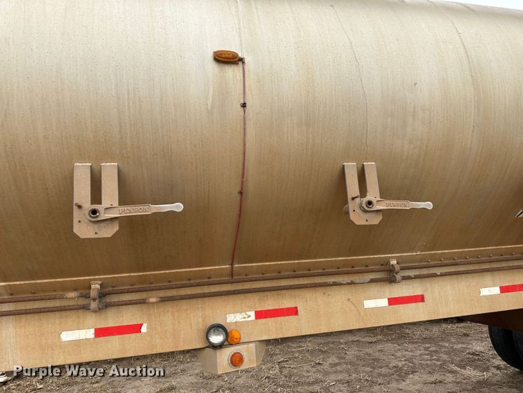 image for item LT9227 2005 Pinson  feed delivery trailer